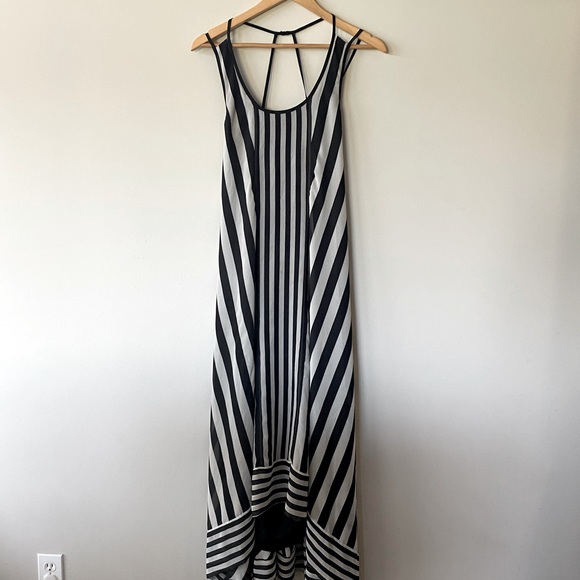 Bardot Maxi Dress - Picture 2 of 4